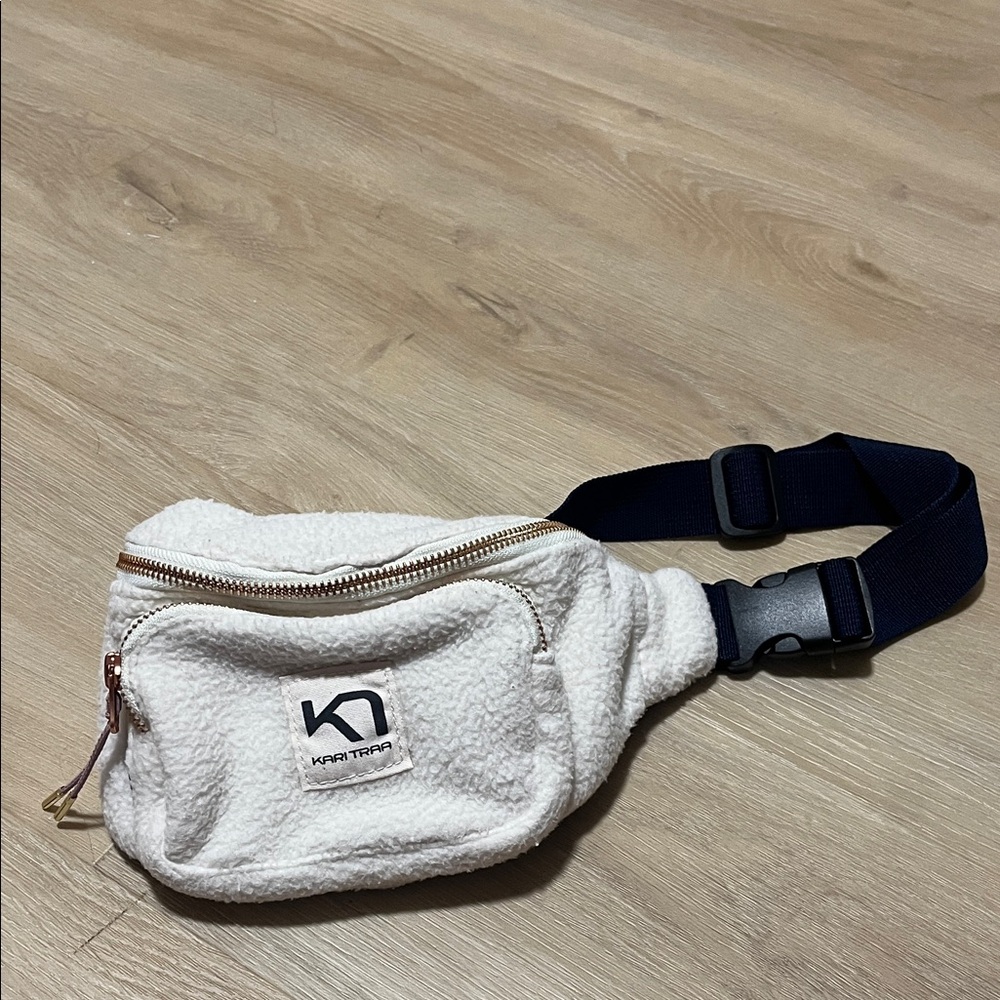 Kari Traa Fanny Pack Sherpa White Fleece Waist Bag with Navy Strap - Picture 2 of 6